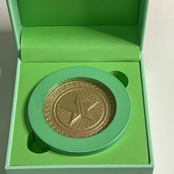 Jeffree Star | Extreme Frost Highlighting Powder in Cold Hard Cash - Picture 4 of 5